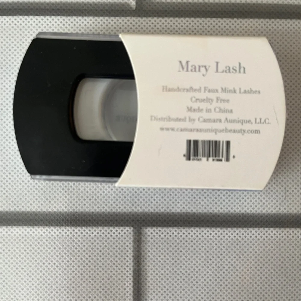 Dramatic Black Lashes for Bold Eye Makeup